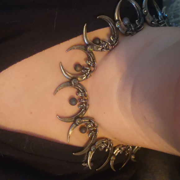 Martha Rotten Raven claw collar - Picture 8 of 9